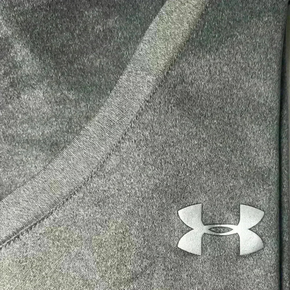 Women’s under armor dark gray dri-fit short sleeve t-shirt in size M. - Picture 4 of 4